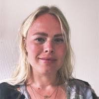 Amanda Veenstra's Instagram, Twitter & Facebook