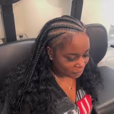 Summer style 😍 book your next braid style with @theniyexperience 💗