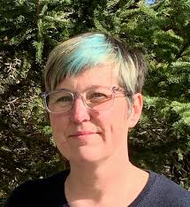 Val Peacock's Instagram, Twitter & Facebook