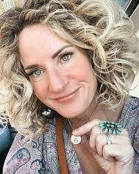 Lisa Leonard's Instagram, Twitter & Facebook