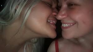 Casal transa com travesti - Xvideos Xxx - Filmes Porno