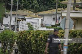 Taman duta is a residential area that is secluded and provides ample amount of privacy for its residents. 2 Bekas Menteri Temui Najib