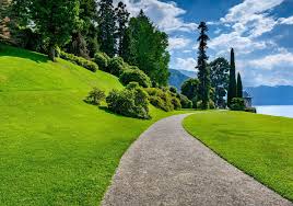 La stazione di como nord lago è posta più vicina alla sponda lacustre, da dove è possibile iniziare una passeggiata sul lungo lago comasco. Lake Como Travel Guide For Opera Classical Music And Culture