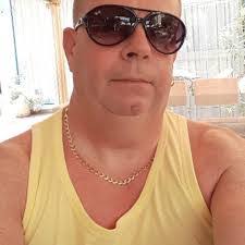 Adrian Higgins's Instagram, Twitter & Facebook