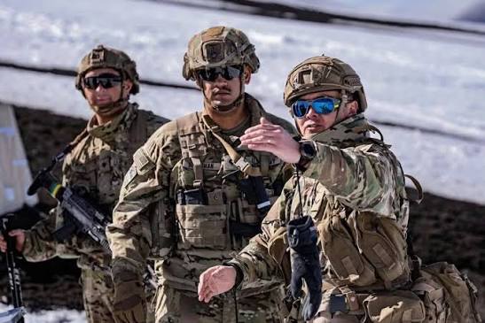 🎯🇵🇪🤝🇺🇸 Perú y EE. UU. entrenan juntos en Tacna. El Ejército del Perú y una delegación del Ejército de EE. UU. realizaron el ejercicio táctico de artillería Challapalca 2025, en una zona
