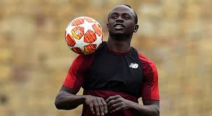 Ole gunnar solskjaer's side are currently second in the premier league and a liverpool win on sunday would have handed manchester city the title. Photo Mane Jokes With Man Utd After The Defeat From Psg