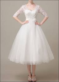 See full list on petticoatshop.com 50er Jahre Vintage Brautkleid Mit Spitzenarmeln Hochzeit Kleidung Brautkleid 50er Brautkleid