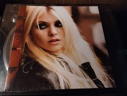 Which album is better, Jay-Z's Kingdom Come or Nas' album?