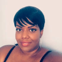 Lisa Defoe's Instagram, Twitter & Facebook