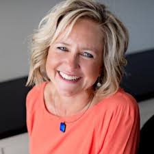 Kristyn Hall's Instagram, Twitter & Facebook