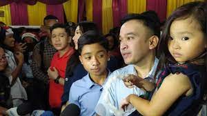 23 komentar pada wisata pengalengan yang penuh kenangan, 2 hari 1 malam. Alasan Ruben Onsu Ajak Betrand Peto Ibadah Natal Di Gereja Penuh Kenangan Masa Kecilnya Tribun Pontianak