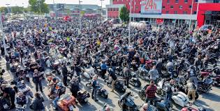 This video contains depictions of real graphic violence and disturbing pictures. Grosse Motorraddemo In Wien War Ein Voller Erfolg
