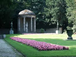Zuerst 200 meter weiter südlich auf dem gebiet des heutigen hochhauses gelegen, wurde er in 1960 an seine heutige stelle verlegt. Eghn Carl Duisberg Park Und Japanischer Garten