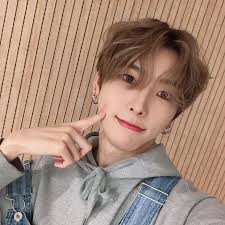 Mamamoo memanfaatkan vokal yang kuat untuk menyelaraskan saat melakukan perkenalan grup mereka! E Last ì—˜ë¼ìŠ¤íŠ¸ On Twitter E Last E Last Kpop Winner Ikon