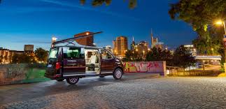 Note, absențe, conduita elevului, mesage și informări, grafice de performanță. Reimo English