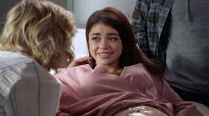 Maybe you would like to learn more about one of these? Surprise Sarah Hyland S Modern Family Character Haley Dunphy Is Pregnant With Twins Modern Family Haley Modern Family How To Have Twins