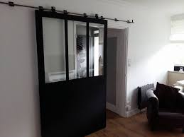 Porte Coulissante Sur Rail Style Loft Industriel Ou Atelier En Acier Peint Belle Separation En 2 Agencement Interieur Porte Coulissante Amenagement Interieur