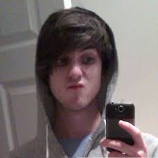 Glen Vaughan Edwards (@FastNickiMinaj)