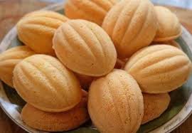 Mixer gula, telur, sp dg kecepatan tinggi hingga mengembang / putih berjejak. 55 Super Ideas For Holiday Humor Food Food Humor Holiday Food Snack Cake Food And Drink