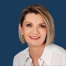 Kerry Peach's Instagram, Twitter & Facebook