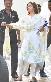 Pintrest Dixna Deol In 2020 Casual Indian Fashion Indian Designer Outfits Indian Designer Suits