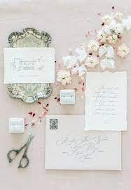 Inspiration Mariage Fine Art Au Chateau Saint Julien D Aille Adore Blog Invitation Mariage Vintage Mariage Invitation Mariage Moderne