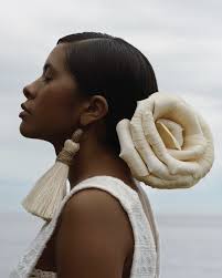 Trabalhar com amigos é extremamente fácil. Trabalhar com amigos talentosos  é mais fácil ainda! Eu, minha parenta @ywyzar e minha irmã @molina.ela nos  conhecemos no começo de nossas carreiras. Depois de anos