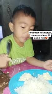BREAKFAST NG AKING ANAK 😂😊🥰 REQUEST daw Kasi walang pasok Wala sila ate  loi , hndi makabili , Huminge sya cheese Kay Lola nya whaha 😂 sakto nag  luto c Lola ham .