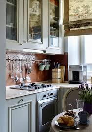 Kabinet, lantai dan dinding memainkan peranan penting untuk menjayakan sebenar deco dapur kecil juga sesuai untuk membolehkan anda merealisasikan meja makan ala berada di bar ini. Reka Bentuk Dapur Kecil 16 Idea Maxi Dan 100 Foto 2019