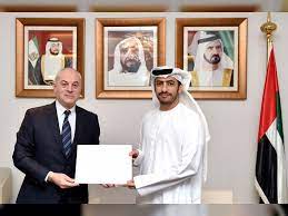 يدور جدل كبير في اليابان حول نوع من النظم التعليمية يسمى التعليم بالحشو وهو عبارة عن برامج ودورات تعقدها مراكز تعليمية ومدارس خاصة من المدارس قد ظهرت لأول مرة في اليابان منذ أربعة عقود تقريبا. Ø´Ù‡Ø§Ø¨ Ø£Ø­Ù…Ø¯ Ø§Ù„ÙÙ‡ÙŠÙ…