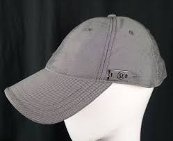 Lululemon Grey Hat Low Profile Flex Band Small Medium Metal Logo Detail On Side Lululemon Baseballcap Metallic Logo Unisex Accessories Caps For Women