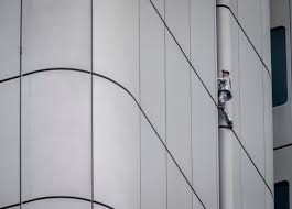 Alain wertheimer (born 28 september 1948) is a french billionaire businessman, based in new york city. French Spiderman Climbs Frankfurt Skyscraper Faces Fine Alain Robert French Skyscraper Spiderman Frankfurt The Independent