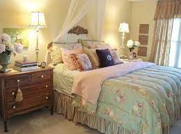 Romantic Cottage Style This Bedroom Achieves Cottage Style By Mixing Floral Prints And She Cottage Style Bedrooms Cottage Bedroom Decor Master Bedrooms Decor