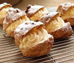 Fate bollire, togliete dal fuoco e unite 180 gr di farina.lavorate. Bigne Con Crema Pasticcera Www Palermoviva It