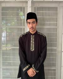 Bersama dengan medina esfandiari, ia maju sebagai wakil 1 abang & none jakarta barat 2016. 4 Arti Nama Anak Mendiang Uje Yang Penuh Doa