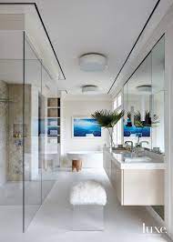 A Modern Florida Beach House Has High Contrast Style Luxe Interiors Design Beach House Bathroom Modern Beach House Florida Beach House