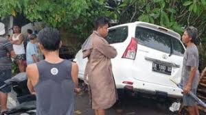 Seorang korban kecelakaan di tulungagung ditangkap polisi. Rpmbav1ffuo27m