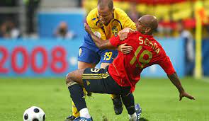 Trotz einer turbulenten vorbereitung startet spanien heute als großer favorit der gruppe e. Em 2008 Seite 18