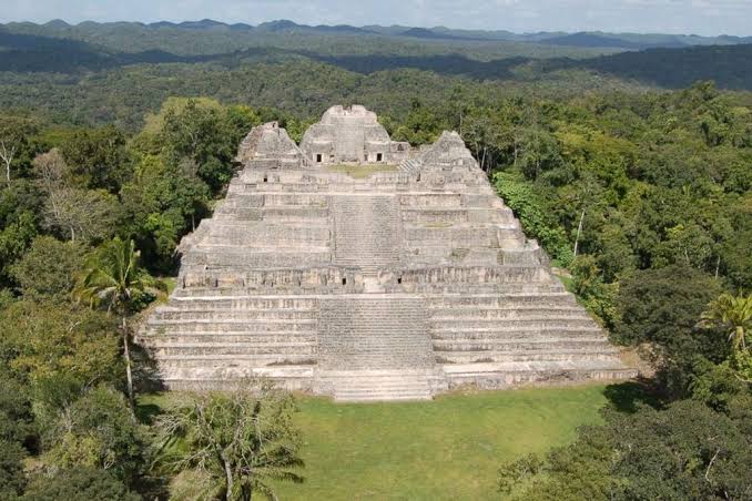 Archaeologists Unearth Treasure-Filled Tomb Belonging to the First Known  Ruler of a Maya City in Belize