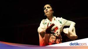 Saat si penari tampil, kamu akan mendengar bunyi gitar, permainan hentakan kaki, dan berasal dari johor, malaysia, zapin mempunyai makna gerak kaki. Flamenco Tarian Khas Spanyol Yang Penuh Gairah