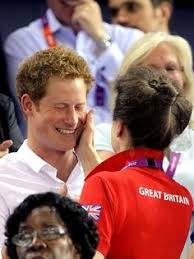 Prins harry is geen 'royal' meer. 125 Ideeen Over Harry And Meghan In 2021 Prins Harry Engeland Halter Trouwjurk