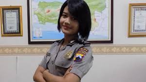 Ini 29 pilihan potongan rambut untuk rambut mengembang. Tahukah Kamu Begini Aturan Dandan Polwan Indonesia Dari Potongan Rambut Hingga Operasi Plastik Tribun Jateng