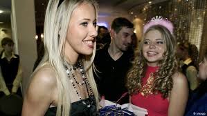 Геленджи́к) is a resort town in krasnodar krai, russia, located on the gelendzhik bay of the black sea, between novorossiysk (31 kilometers (19 mi) to the northwest) and tuapse (93 kilometers (58 mi) to the southeast). Ksenia Sobchak From Russian Socialite To Putin S Opponent Europe News And Current Affairs From Around The Continent Dw 18 10 2017