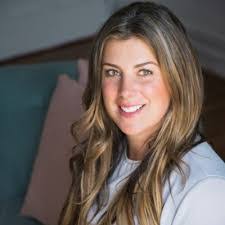 Kellie Pickett's Instagram, Twitter & Facebook