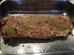 Pillottate con 2 cucchiai l'olio e aggiungete. Filetto Di Maiale Al Forno Con Salsa Di Pistacchio Seduti A Tavola