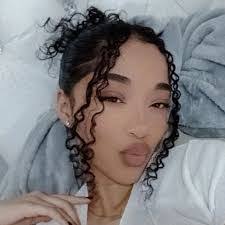 Shana Hernandez's Instagram, Twitter & Facebook