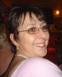 Finally, I dared to say goodbye to long hair by also changing the color to  try short! Now, I hesitate between the two cuts… 🤔 Which one suits me best  in your