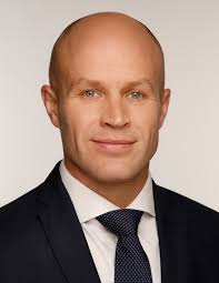 Chris Lodge's Instagram, Twitter & Facebook