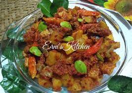 Di musim hujan begini bikin sambal goreng kentang kayaknya enak ya, parents? Resep Sambal Goreng Kentang Ampela Ati Oleh Erni S Kitchen Cookpad
