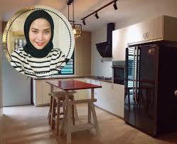 Kabinet dapur memainkan perana untuk membentuk tempat simpanan (kabinet simpanan), mengabungkan perkakas dapur (kitchen appliances) rekabentuk bilik dapur sebenar sama dengan rekabentuk kabinet dapur, rekabentuk (design) kabinet dapur akan menentukan fungsi, pandangan. Kos Buat Kabinet Dapur Jadi Tak Mahal Kalau Ikut Trik Wanita Ini Keluarga